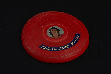 Rino Gaetano still rosso